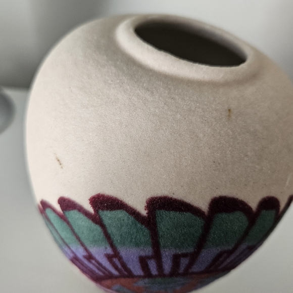 Native American Sand Painting Vase - Picture 9 of 12